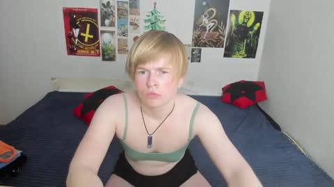 Snapshot of cattie_w_ chatting on April 2026 01:08:01 AM cattie_w_ online show from April 2026 01:08:01 AM