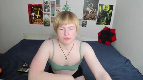 Snapshot of cattie_w_ chatting on April 2026 01:19:02 AM cattie_w_ online show from April 2026 01:19:02 AM