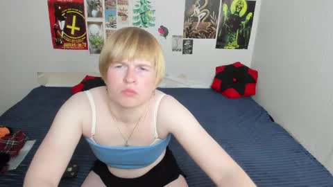 Snapshot of cattie_w_ chatting on May 2026 01:11:02 AM cattie_w_ online show from May 2026 01:11:02 AM