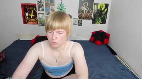 Snapshot of cattie_w_ chatting on May 2026 01:56:01 AM cattie_w_ online show from May 2026 01:56:01 AM