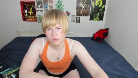 Snapshot of cattie_w_ chatting on May 2026 01:14:02 AM cattie_w_ online show from May 2026 01:14:02 AM