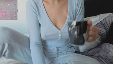 Snapshot of cbhotblonde chatting on October 2025 06:33:01 AM Folow my instagram cuteback7272 and onlyfans cbhotblonde1 online show from October 2025 06:33:01 AM