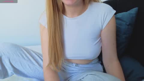 Snapshot of cbhotblonde chatting on November 2025 08:59:01 AM Folow my instagram cuteback7272 and onlyfans cbhotblonde1 online show from November 2025 08:59:01 AM