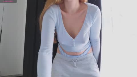 Snapshot of cbhotblonde chatting on November 2025 07:29:01 AM Folow my instagram cuteback7272 and onlyfans cbhotblonde1 online show from November 2025 07:29:01 AM