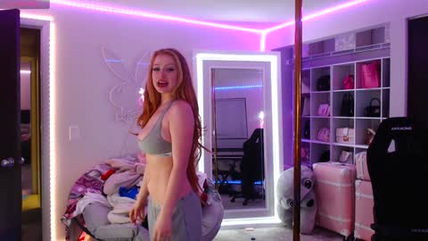 Snapshot of ccinnamon chatting on January 2025 03:00:02 AM Ccinnamon online show from January 2025 03:00:02 AM