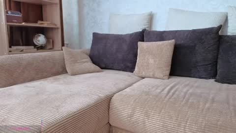 Josie Manesi online show from April 2026 06:18:01 AM