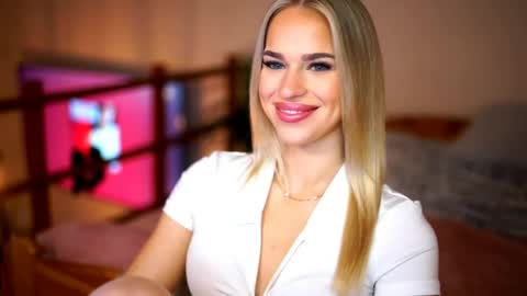 Snapshot of celeste_www chatting on April 2026 08:06:02 AM Sunflower online show from April 2026 08:06:02 AM