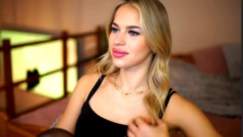 Snapshot of celeste_www chatting on May 2026 08:08:01 AM Sunflower online show from May 2026 08:08:01 AM