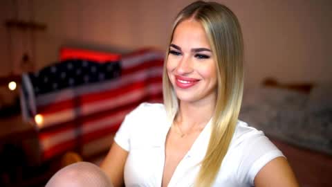 Snapshot of celeste_www chatting on May 2026 07:59:01 AM Sunflower online show from May 2026 07:59:01 AM
