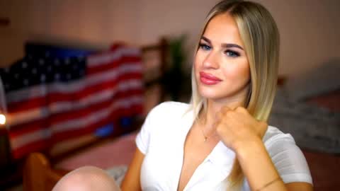 Snapshot of celeste_www chatting on June 2026 08:05:02 AM Sunflower online show from June 2026 08:05:02 AM