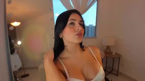 Ari online show from September 2025 09:07:02 PM