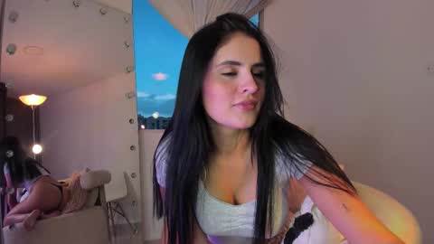 Ari online show from October 2025 09:04:01 PM