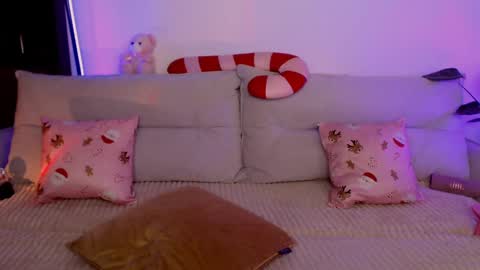 Snapshot of celin_summer chatting on December 2024 06:46:02 PM Celin online show from December 2024 06:46:02 PM