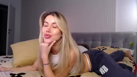 Snapshot of celin_summer chatting on February 2025 09:20:02 PM Celin online show from February 2025 09:20:02 PM