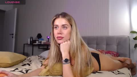 Snapshot of celin_summer chatting on February 2025 09:58:02 PM Celin online show from February 2025 09:58:02 PM