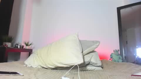 Snapshot of cellestequeen2 chatting on February 2026 10:18:02 AM CellesteQueen2 online show from February 2026 10:18:02 AM