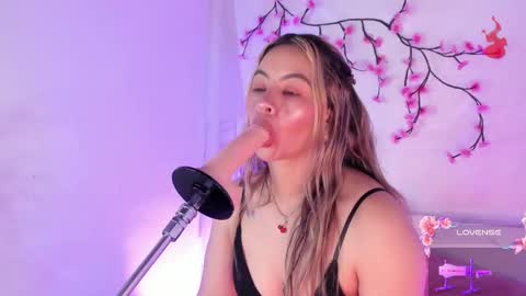 Hello guys my name is Sofi and Lizzie and  Vanessa online show from October 2025 03:20:02 PM