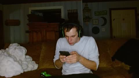 Snapshot of cguffey2284 chatting on January 2025 02:25:01 AM cguffey2284 online show from January 2025 02:25:01 AM