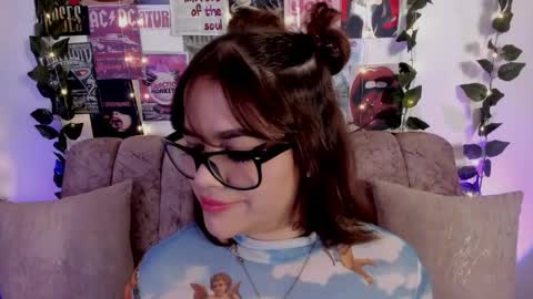 Snapshot of chaarlotte_1 chatting on April 2026 05:44:02 PM charlotte online show from April 2026 05:44:02 PM