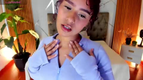 Snapshot of chaarlottee_69 chatting on November 2025 08:56:01 PM CHAARLOTTEE online show from November 2025 08:56:01 PM