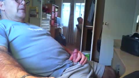 Snapshot of chalkstall chatting on October 2025 09:31:01 AM Chalky online show from October 2025 09:31:01 AM