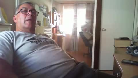 Snapshot of chalkstall chatting on February 2026 06:57:02 AM Chalky online show from February 2026 06:57:02 AM