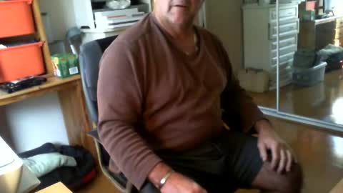 Snapshot of chalkstall chatting on June 2026 02:35:01 AM Chalky online show from June 2026 02:35:01 AM