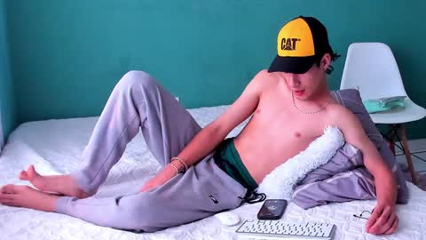 Snapshot of chandler_kenji chatting on December 2024 06:27:02 PM Kenji online show from December 2024 06:27:02 PM