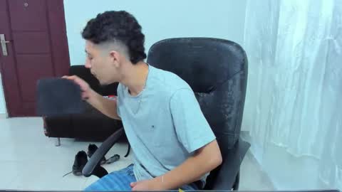 Snapshot of chandler_kenji chatting on October 2025 02:29:01 AM Kenji online show from October 2025 02:29:01 AM