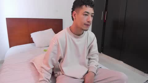 Snapshot of chandler_kenji chatting on October 2025 12:27:02 PM Kenji online show from October 2025 12:27:02 PM