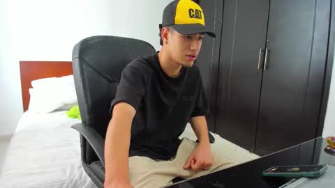 Snapshot of chandler_kenji chatting on October 2025 04:57:01 PM Kenji online show from October 2025 04:57:01 PM