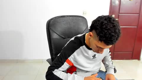 Snapshot of chandler_kenji chatting on December 2025 01:10:02 AM Kenji online show from December 2025 01:10:02 AM