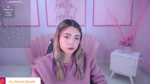 Snapshot of channel_blonde_a chatting on December 2024 04:51:01 PM channel_blonde_a online show from December 2024 04:51:01 PM