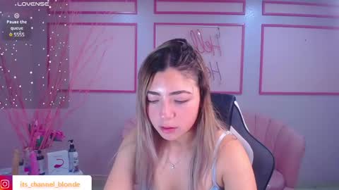 Snapshot of channel_blonde_a chatting on January 2025 07:49:01 PM channel_blonde_a online show from January 2025 07:49:01 PM