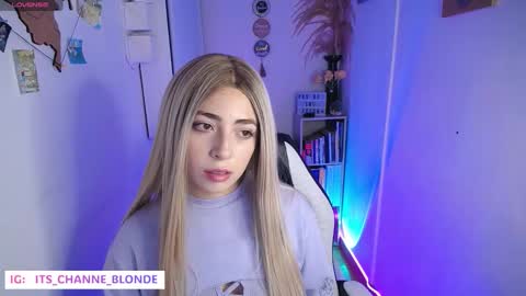 Snapshot of channel_blonde_a chatting on October 2025 09:37:02 PM channel_blonde_a online show from October 2025 09:37:02 PM