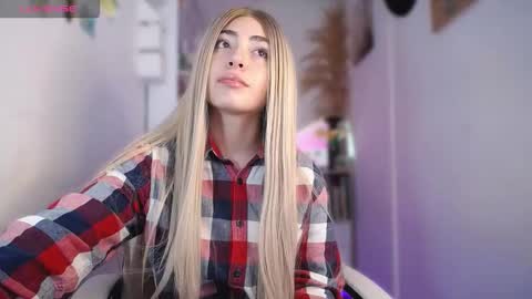 Snapshot of channel_blonde_a chatting on November 2025 04:40:01 PM channel_blonde_a online show from November 2025 04:40:01 PM