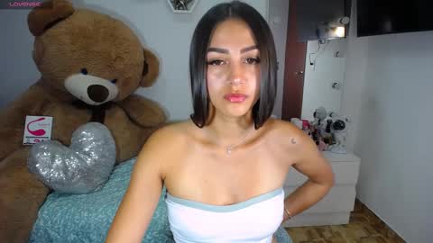 Snapshot of channelrose_1 chatting on February 2025 09:32:01 AM Isabella online show from February 2025 09:32:01 AM