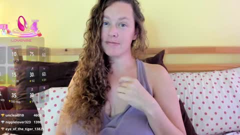 Snapshot of chantarra chatting on November 2025 06:07:02 PM Chantarra Chant Chanty C Lady C please not baby babe BB or other pet names online show from November 2025 06:07:02 PM