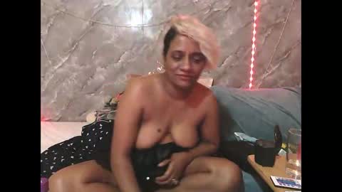 Snapshot of chanz10172 chatting on October 2025 09:34:02 PM Zaria Vixen online show from October 2025 09:34:02 PM