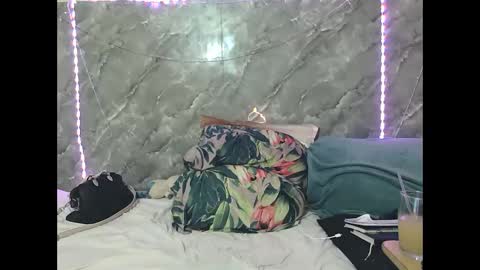 Snapshot of chanz10172 chatting on October 2025 12:43:02 AM Zaria Vixen online show from October 2025 12:43:02 AM