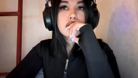 Snapshot of charalilleberg chatting on December 2025 06:25:01 PM Lola online show from December 2025 06:25:01 PM