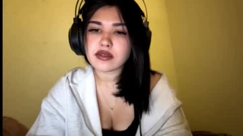 Snapshot of charalilleberg chatting on December 2025 01:38:01 PM Lola online show from December 2025 01:38:01 PM