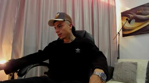 charlie_foxie online show from April 2026 08:17:02 PM