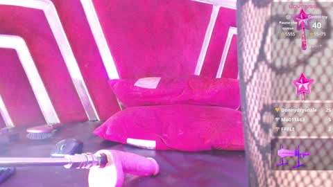 Snapshot of charlie_williams_1 chatting on January 2025 07:26:01 AM CHARLIE online show from January 2025 07:26:01 AM