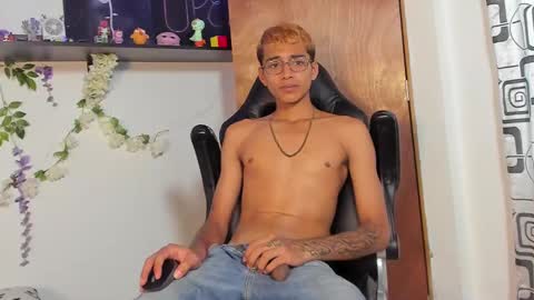 Snapshot of charlieerusso chatting on February 2025 09:19:02 PM Charles Russo online show from February 2025 09:19:02 PM