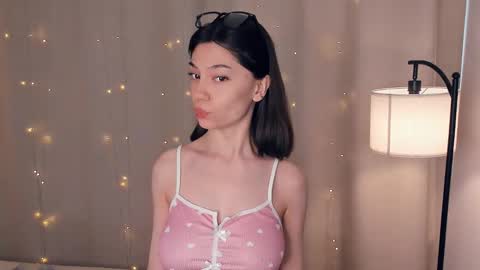 Snapshot of charlinepiker chatting on February 2026 08:02:01 AM Yumi online show from February 2026 08:02:01 AM