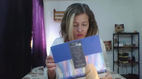 Snapshot of charlot_ponze chatting on December 2024 06:22:02 PM charlott online show from December 2024 06:22:02 PM