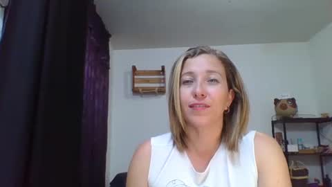 Snapshot of charlot_ponze chatting on December 2024 06:05:02 AM charlott online show from December 2024 06:05:02 AM