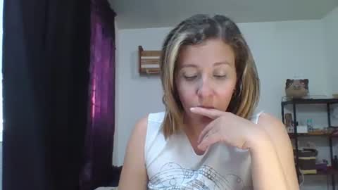 Snapshot of charlot_ponze chatting on January 2025 11:16:02 PM charlott online show from January 2025 11:16:02 PM