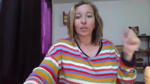 Snapshot of charlot_ponze chatting on January 2025 09:23:02 PM charlott online show from January 2025 09:23:02 PM